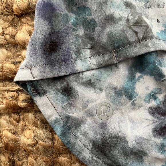 Lululemon Speed Up Low-Rise Short 2.5" Kaleidofloral Multi/Blue Cast Size 4 NWOT - Picture 8 of 10